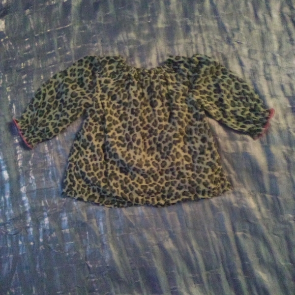 ⭐buy 2 get 1 free⭐ ADORABLE animal print blouse - Picture 3 of 7
